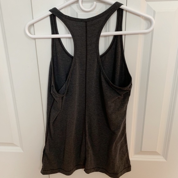 GapFit Breathe Workout Tank Top - Picture 2 of 3